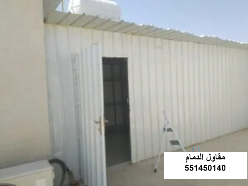 تركيب ألواح الساندوتش بانل لأسقف وجدران المستودعات بمدينة صفوى.